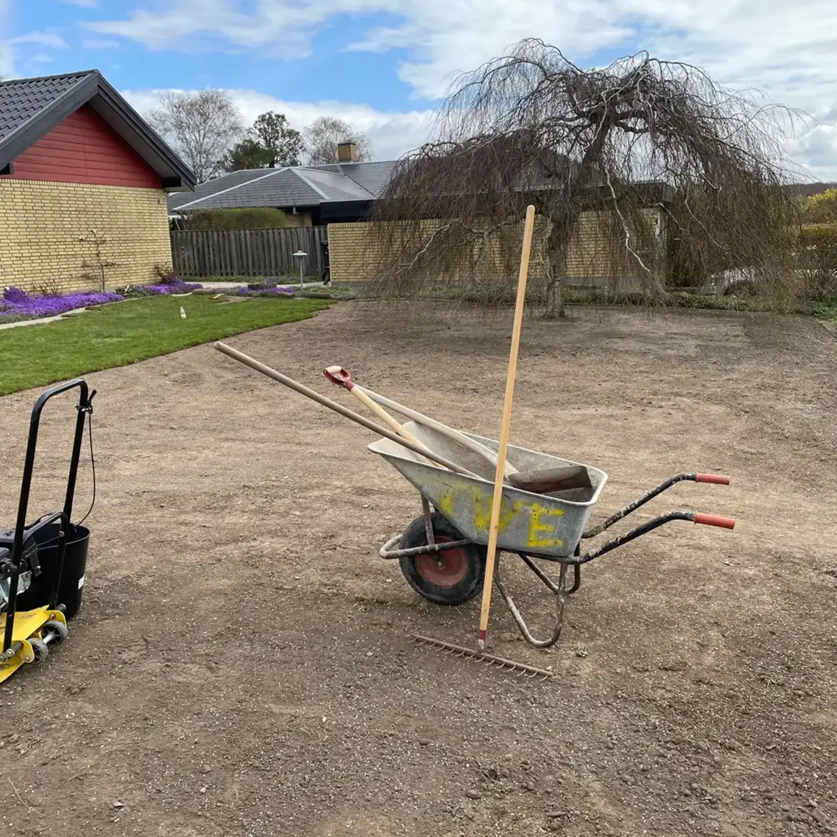Klargøring og planering af have til ny græsplæne – komprimering og forberedelse af såbed